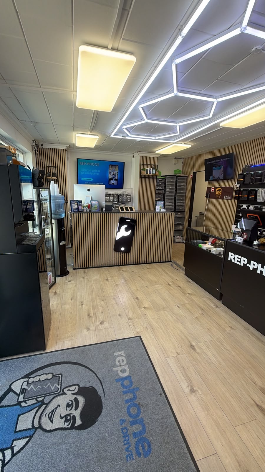 REP PHONE butiksinteriør